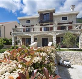 5 bedroom bayside villa with pool near Kotor, sleeps 12